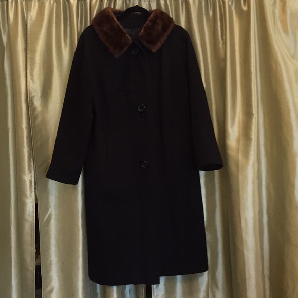 Jackets & Blazers - Vintage Ladies Winter Coat With Fur